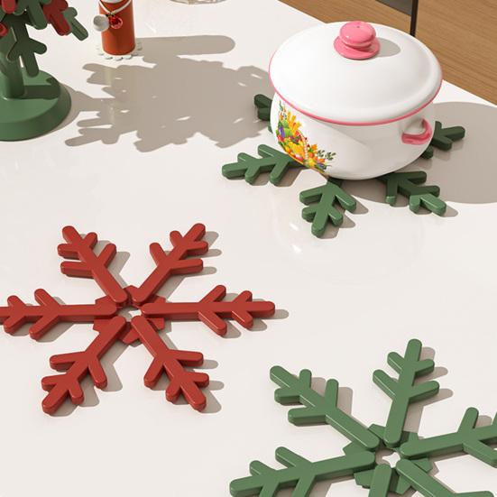 4Pcs Christmas Tree Coasters with Base Silicone Drink Coasters Thermal Pot Holder Insulation Pads for Table Protection Festive Decor
