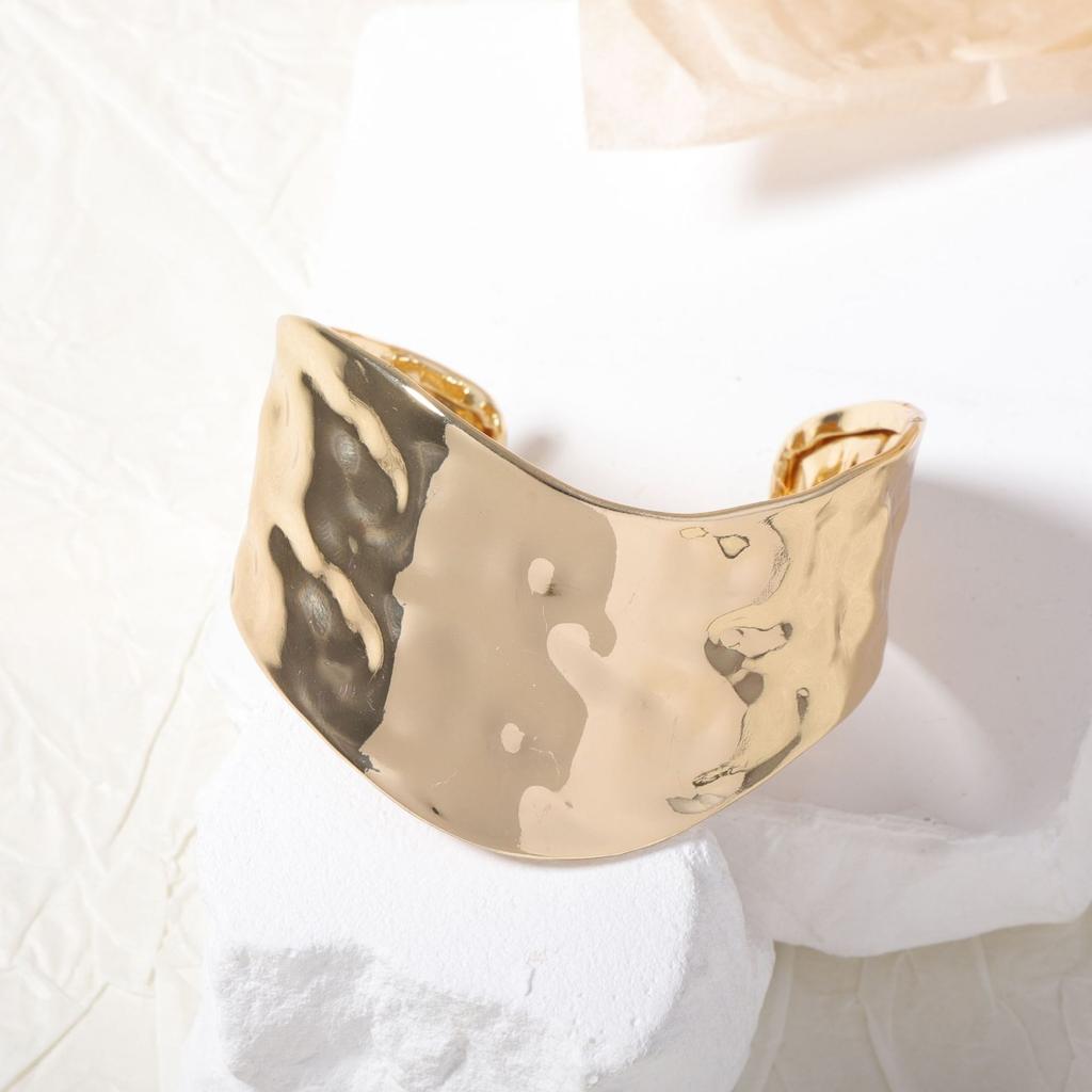 Persönlichkeit: Schlicht und modisch, Metallöffnung, unregelmäßiges geometrisches Damenarmband, vielseitiger lässiger Alltagsstil