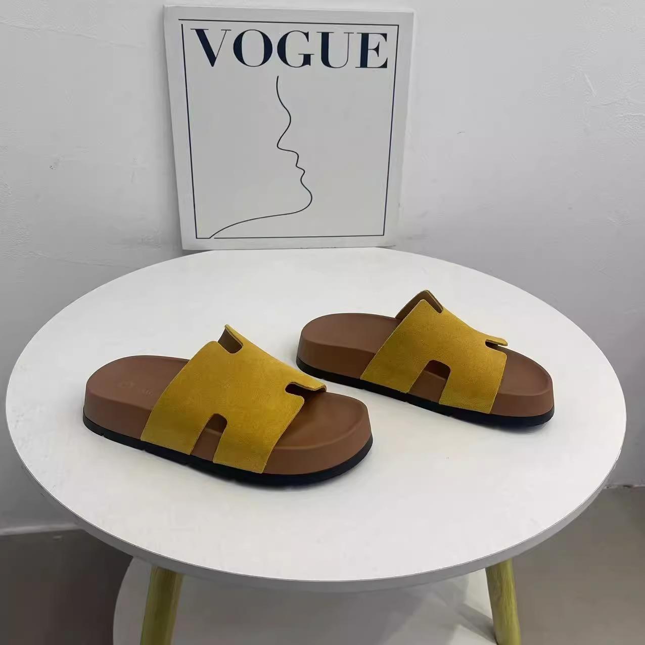 

Slippers women s summer outer wear 2025 new high-end French soft platform H version beach sandals fashion one-word sandals 35