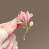 Elegante und zarte Magnolienblütenbrosche, hochwertige und modische Brosche mit einem Hauch von Raffinesse