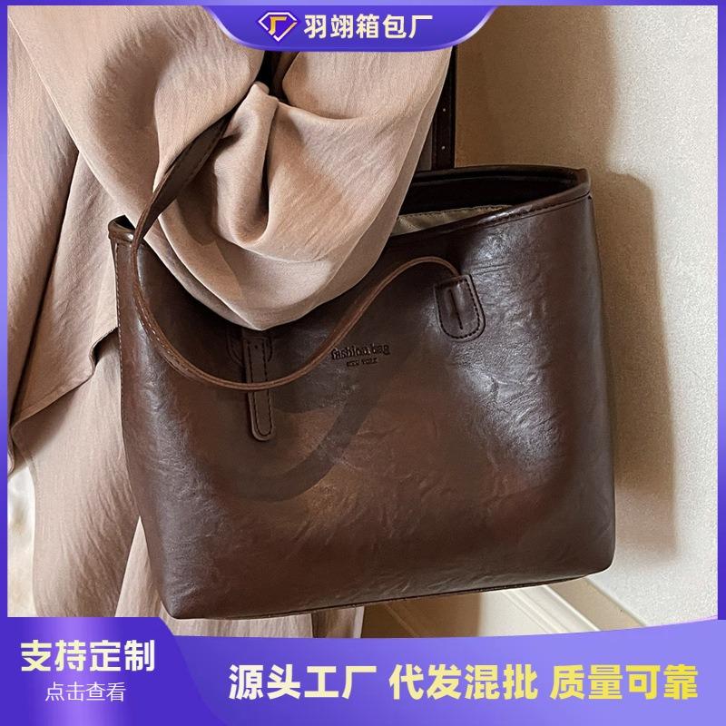 Retro bag women's large-capacity new autumn and winter versatile casual simple shoulder bag commuter tote bag
