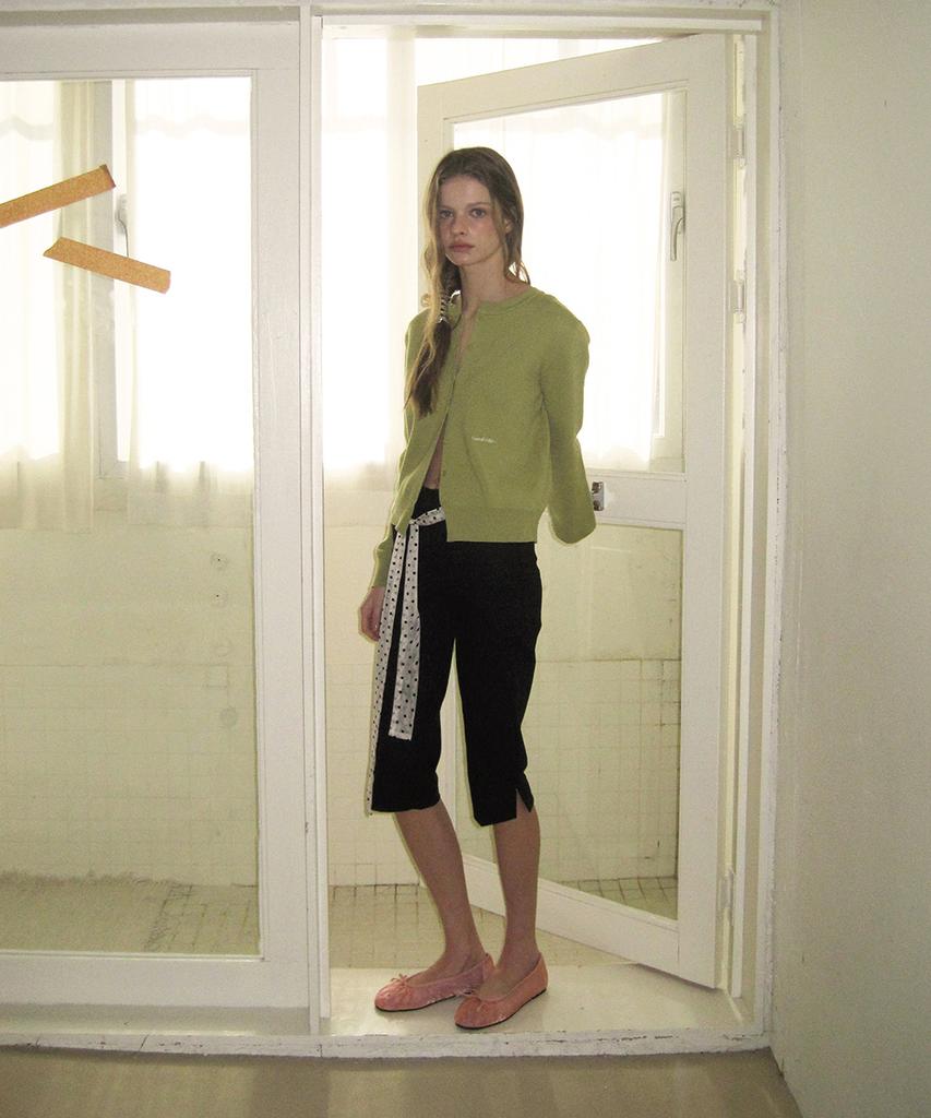 Eopaeleolakaibeu Dean Capri Slit Pants - Black
