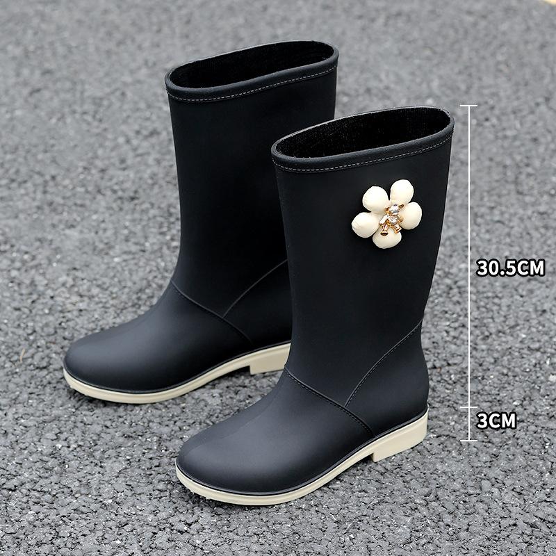 

New waterproof shoes women s rain shoes medium tube Korean version non-slip rain boots high tube outer wear water boots fashionable versatile 36 чорний