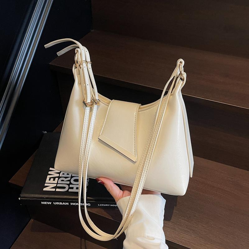 Soft Structured Shoulder Bag with Flap Closure for Daily Use and Fashionable Outfits