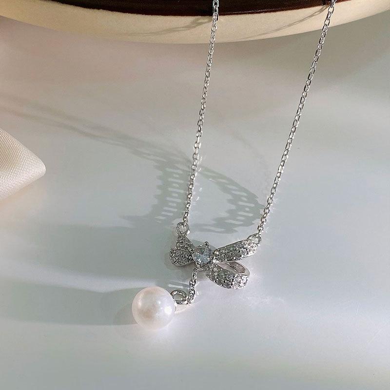 Collier de perles à nœud papillon, design de niche doux, chaîne de clavicule sensée, collier de super fée de tempérament