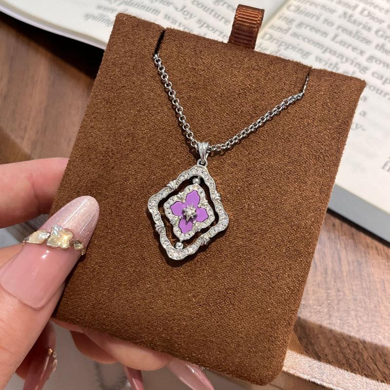 French Antique High-End Sense Versatile Rotating Double-Sided Four-Leaf Clover White Shell Necklace Light Luxury Design Court Style Collarbone Chain