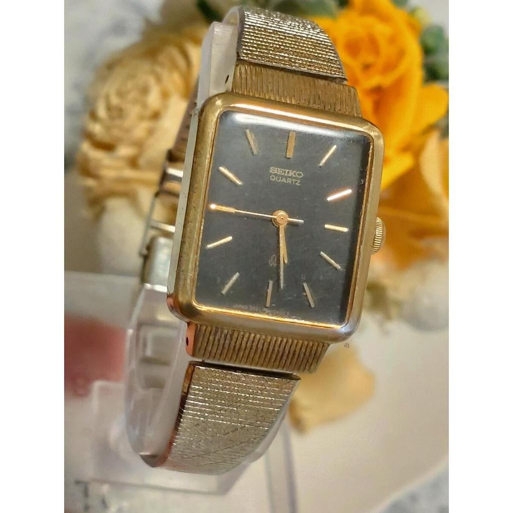 Used Working SEIKO Quartz Chariot Ladies Watch Black Dial Gold Tank Vintage Square