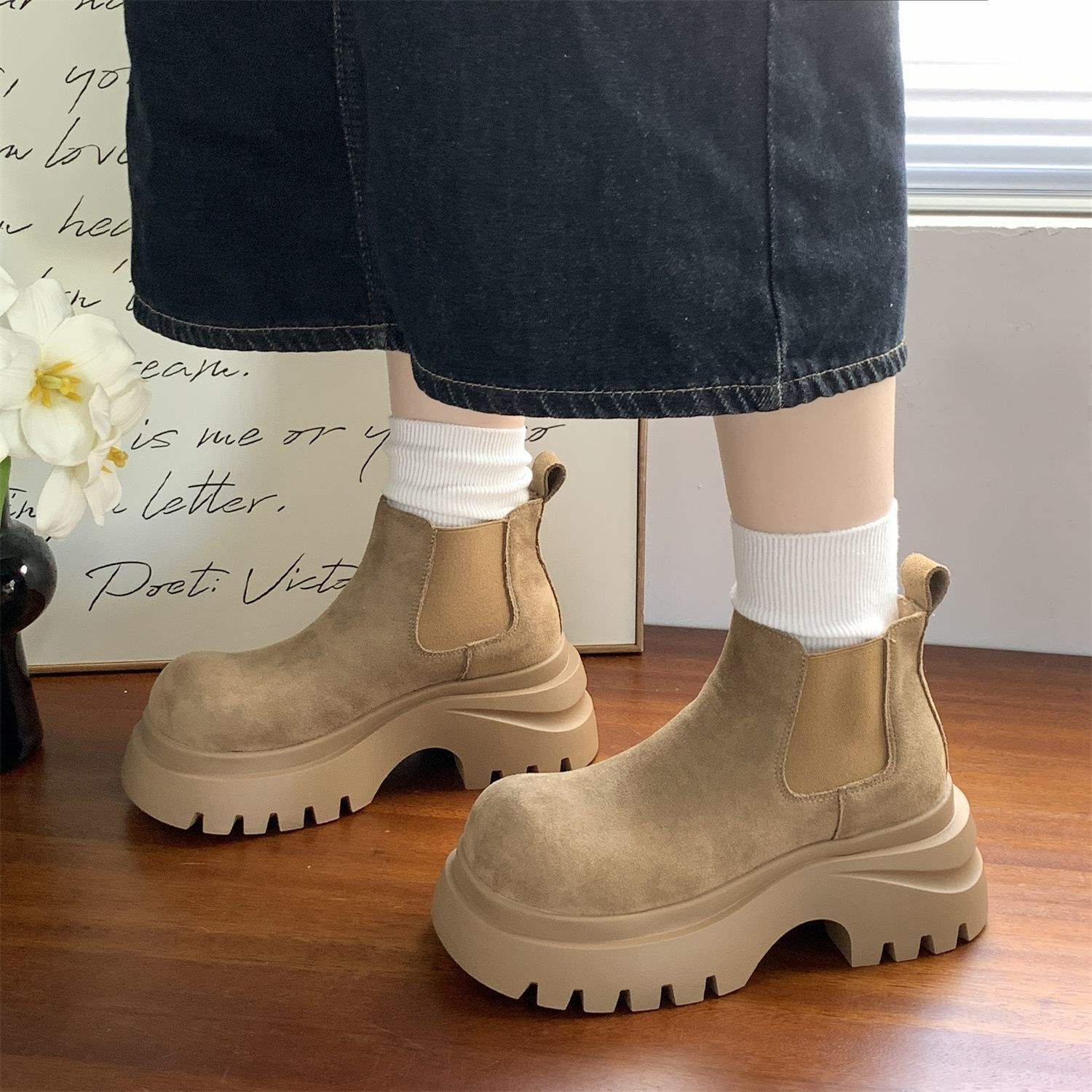 

Ботинки мартинсы демисезонные 2025 осень новые толстая подошва увеличение высоты 7 см маленькие универсальные челси короткие ботинки женские 38