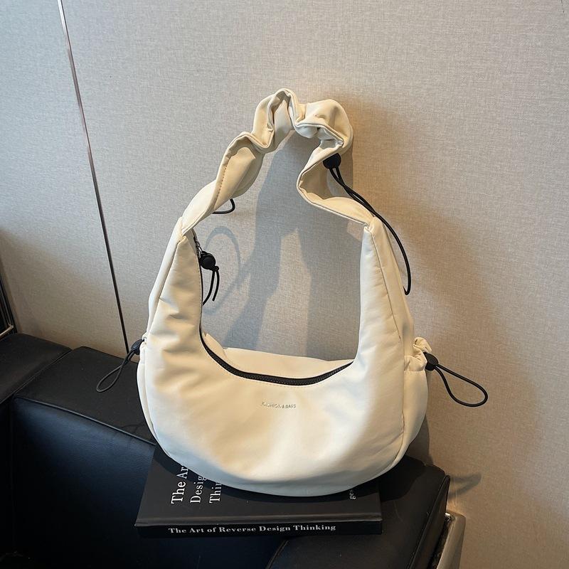 Lazy wind large capacity dumpling bag women's new versatile shoulder messenger bag niche leisure commuter bag