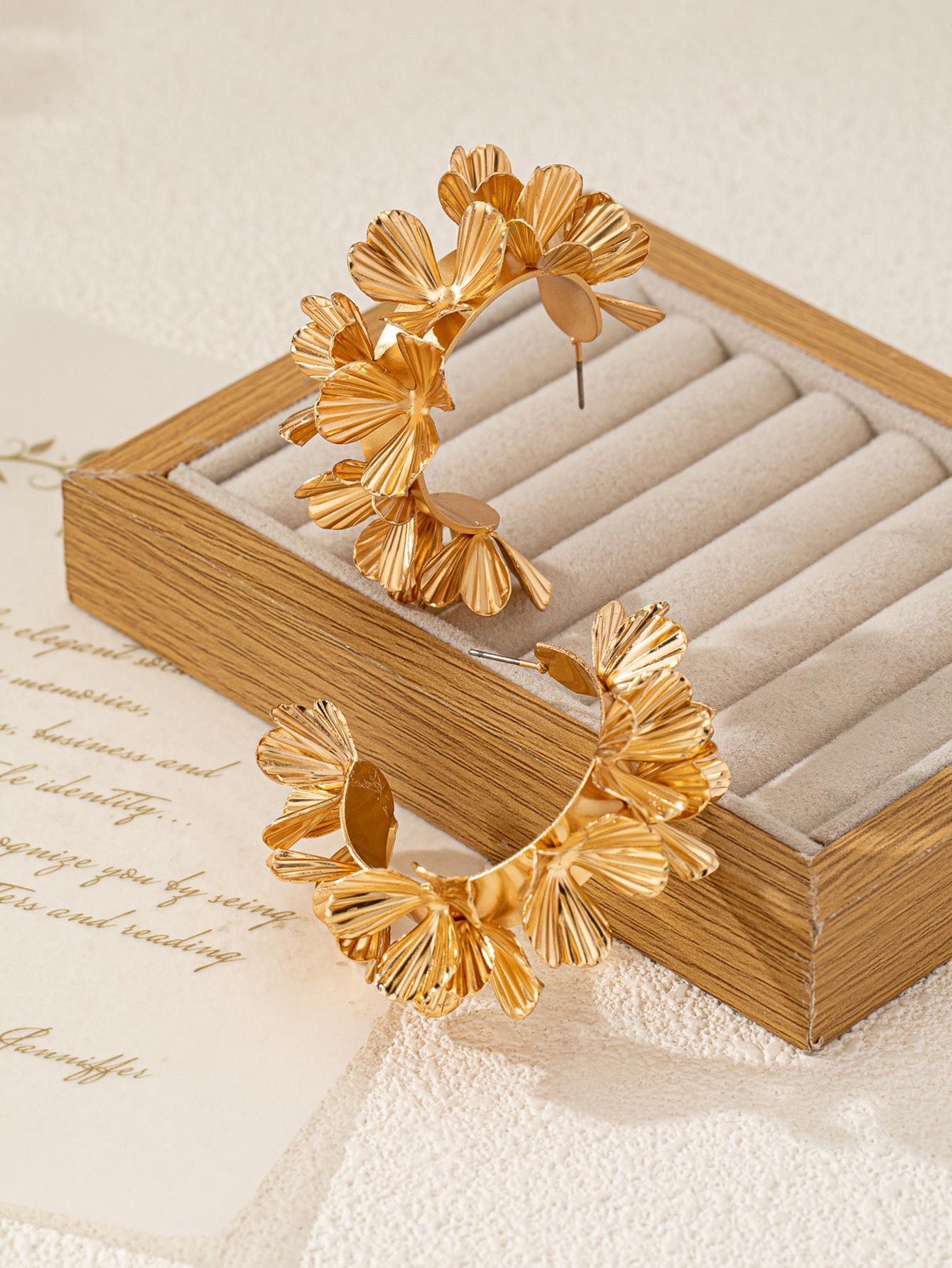 Средневековые преувеличенные трехмерные серьги-цветы, креативные геометрические металлические изысканные серьги в форме буквы С