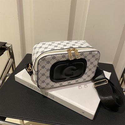 Niche Contrasting Colors Retro Trend Versatile Shoulder Small Square Bag New Fashion High-end Textured Messenger Bag