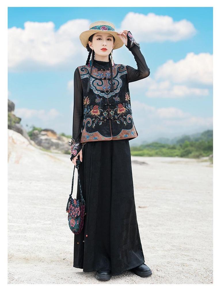 2025 Spring Ethnic Sleeveless Embroidered Cardigan Vest with Frog Buttons and Stand Collar for Women
