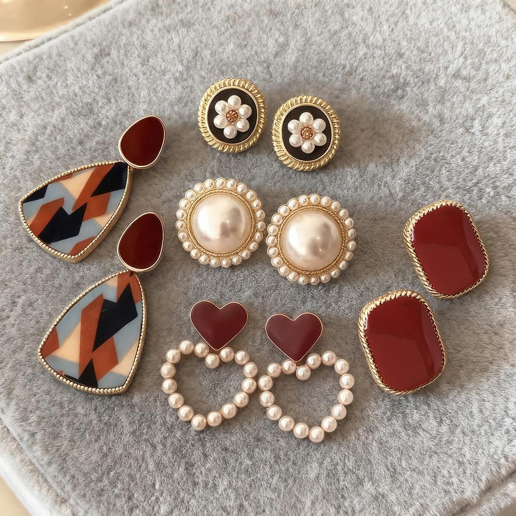 Hot-selling popular earrings, retro and elegant style, stud earrings set, love geometric modeling earrings.