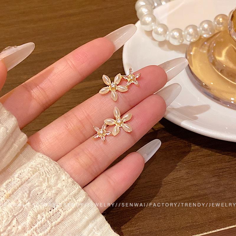 Retro Hong Kong style pearl flower earrings women s unique temperament micro-inlaid zircon stud earrings year earrings