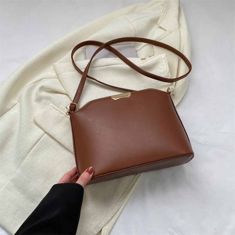 Retro simple small bag women 2025 new trendy women fashion large capacity shoulder crossbody bucket shell bag