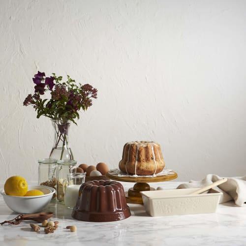 MIYAWO Bakeware Baker's Pound Cake Pan, Pink, 25cm Diameter x 10cm Depth x 6.5cm Height, Microwave, Dishwasher, and Oven Safe, BKS02-098