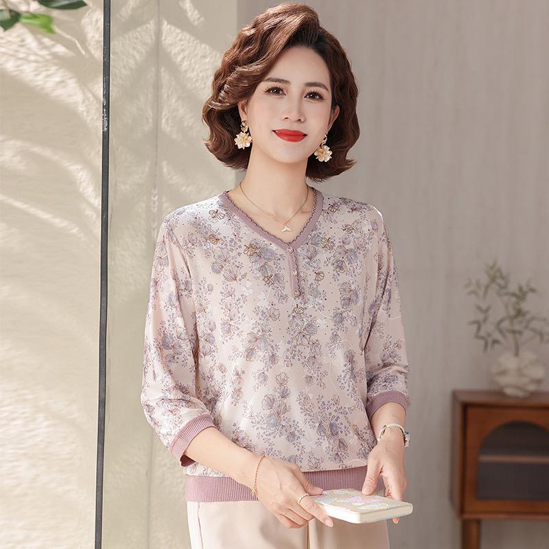 

Mom s Floral V-Neck Age-Reversing Summer Top for Middle-Aged Women - 2026 Seven-Point Sleeve Style 2XL (110-120 lbs) фиолетовый