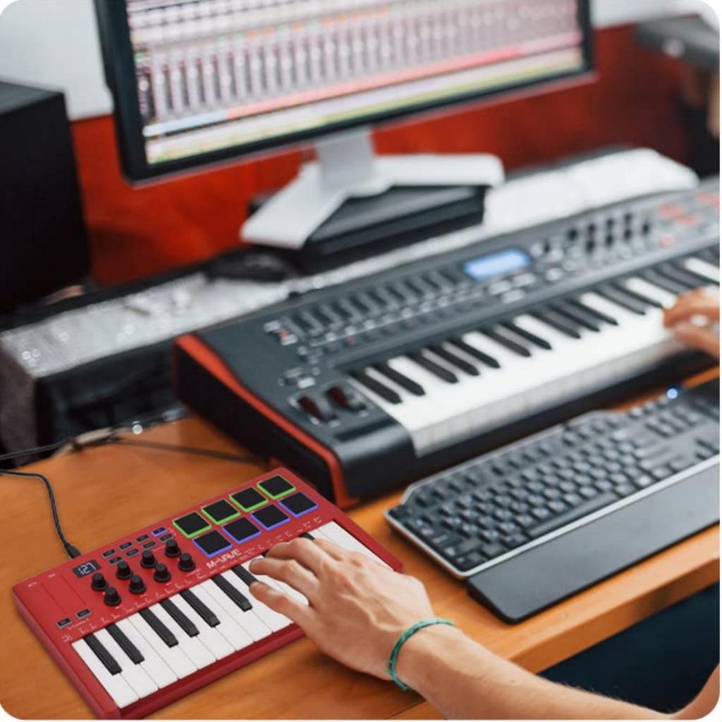 SMK-25 Key MIDI Controller W/8 RGB Pads/8 Assignable 360°knobs/Bluetooth 5.0/USB-B Type Interface/2000mAh Battery Powered