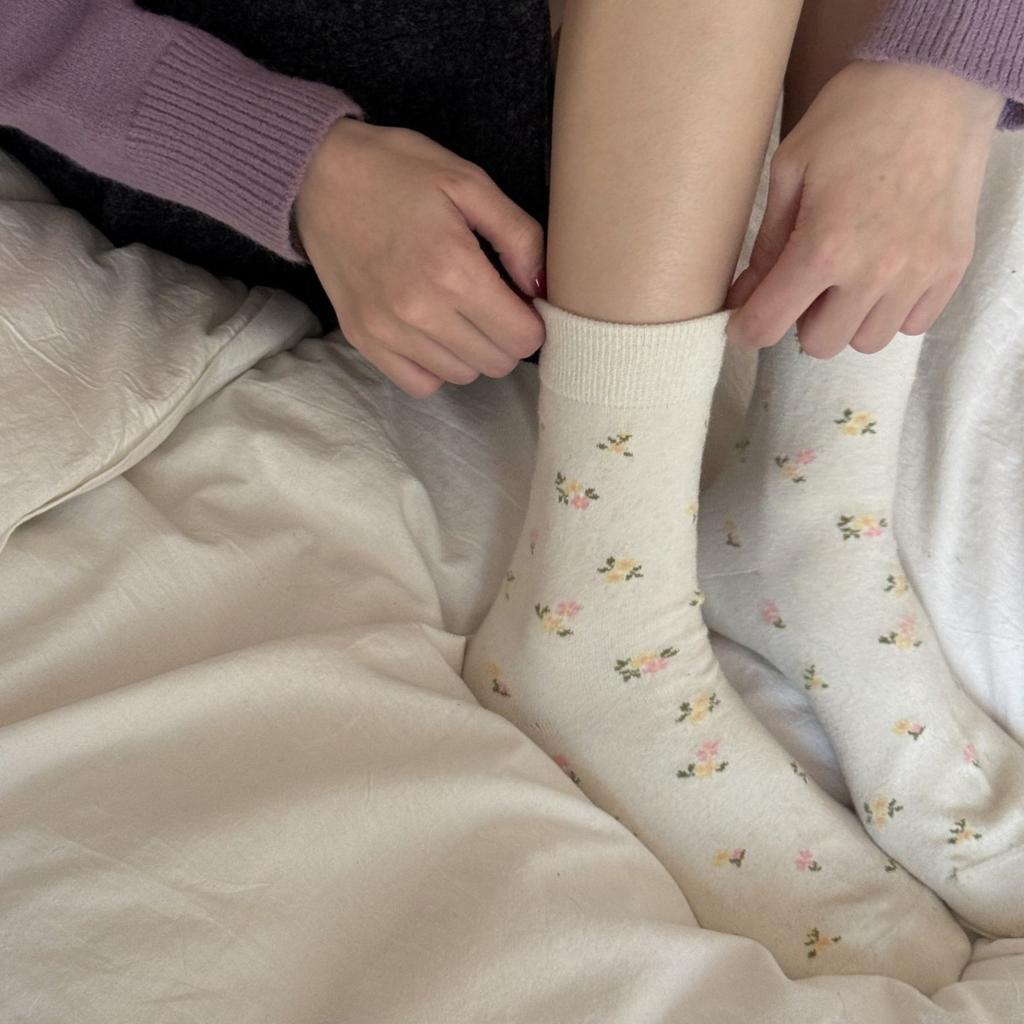 Retro Autumn and Winter Floral Socks, Warm Silk and Wool Socks, Versatile Mid-calf Boneless Socks