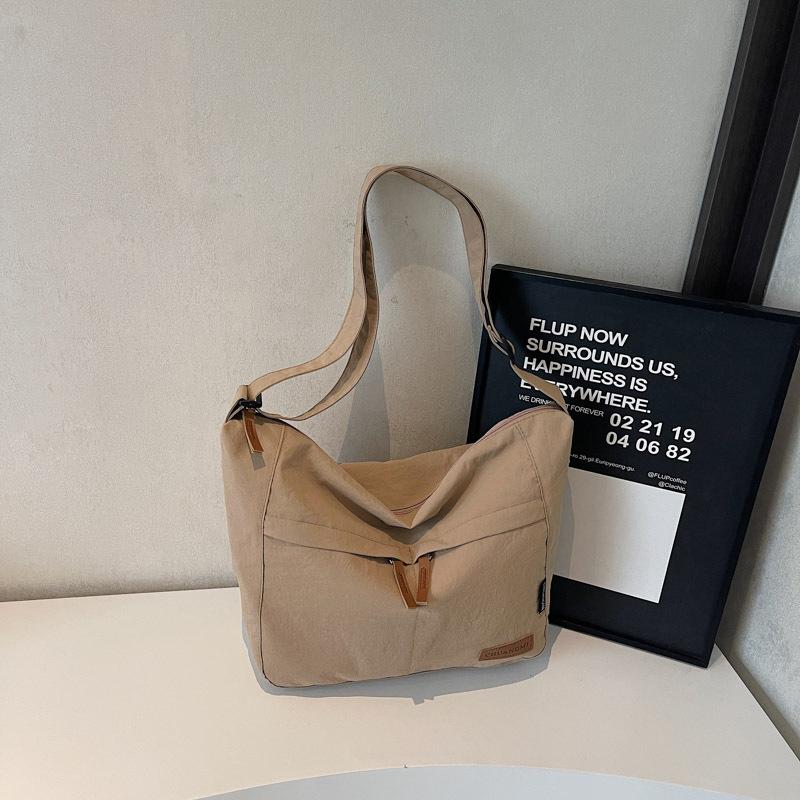 Japanese leisure lazy style student commuting tote bag large capacity simple solid color lightweight versatile messenger bag female