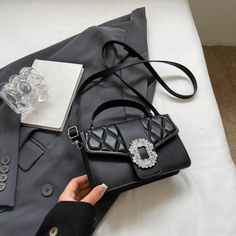 Однотонная сумка через плечо для женщин — фото 4