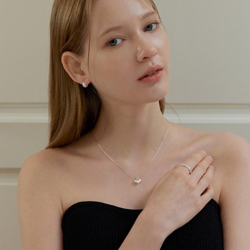 Lewe Matte egg ball one touch earring