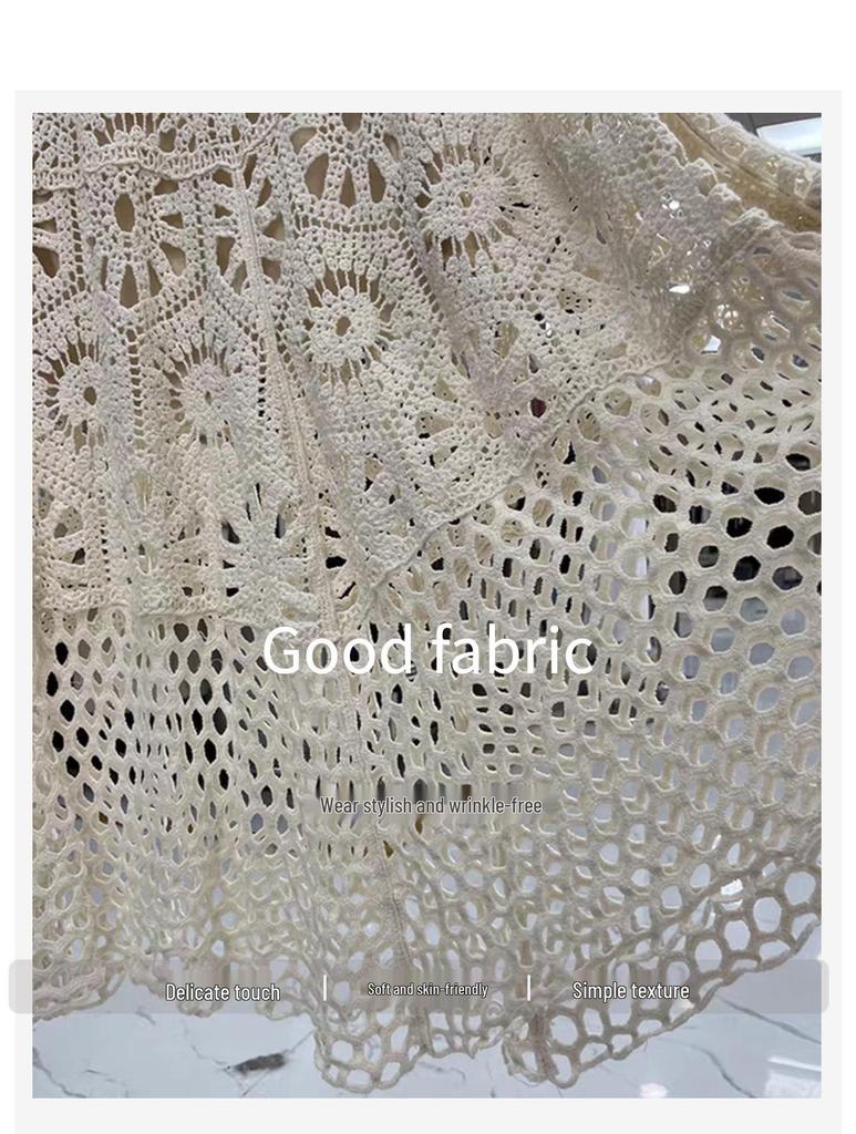 Hochtaillierter A-Linien-Midirock aus französischer Spitze mit Häkeldetail