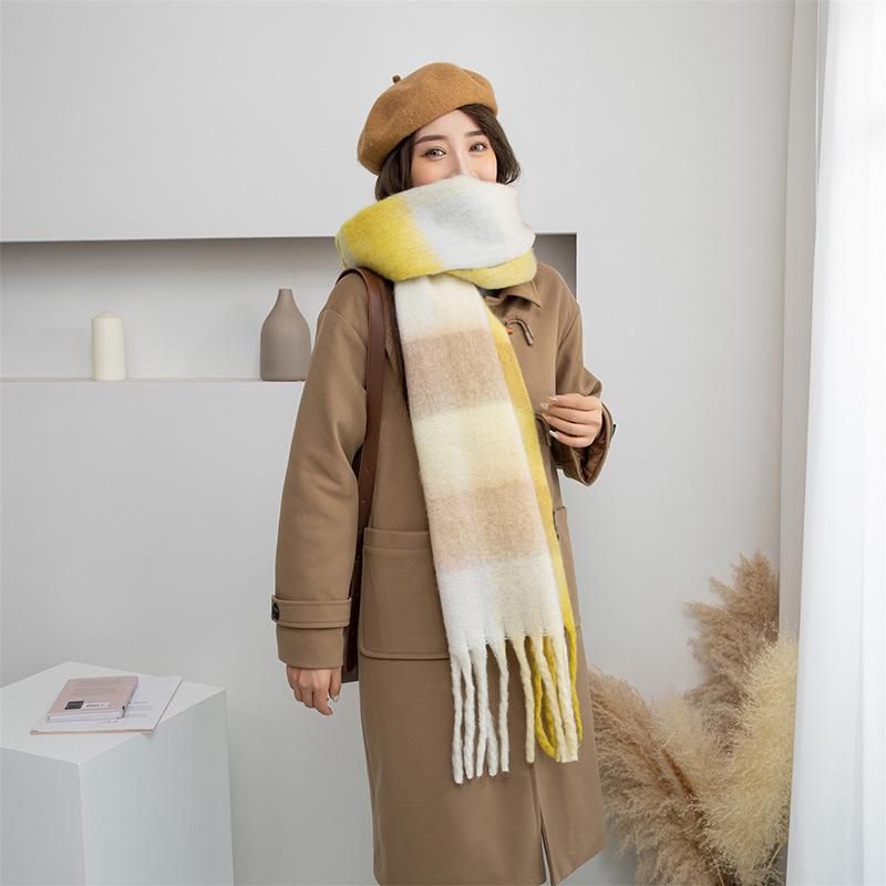 Осенне-зимний семицветный клетчатый шарф с кисточками из пряжи