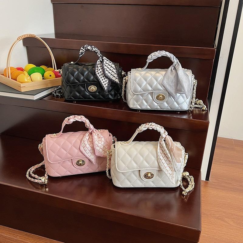 New Xiaoxiangfeng bag, diamond chain, small square bag, women's versatile messenger bag, commuter shoulder handbag.