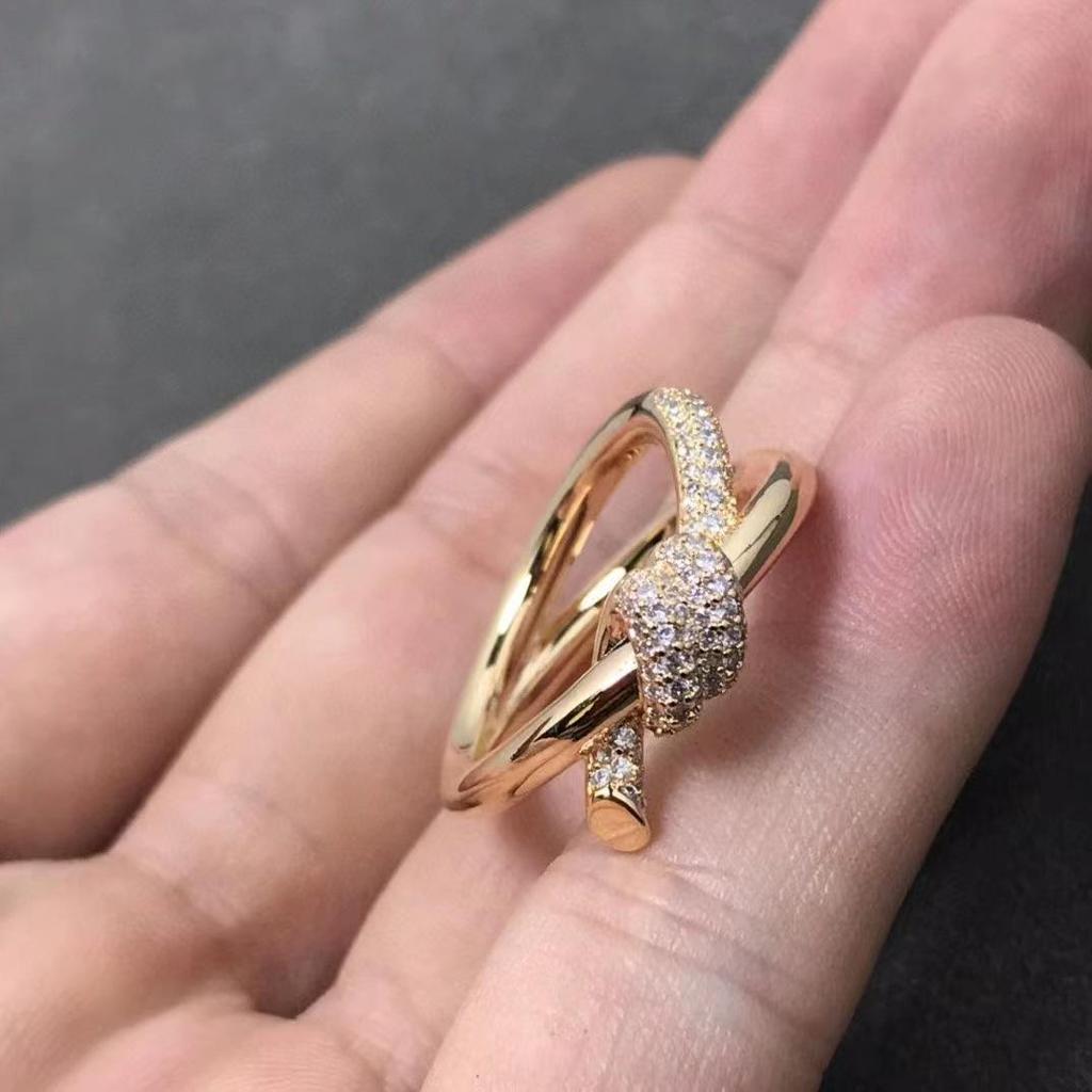 Luxury Rose Gold Twisted Rope Diamond Ring for Women - Elegant Couple Design
