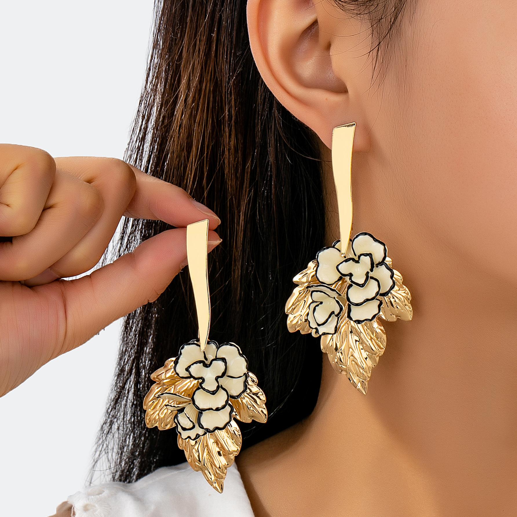 

Модные серьги-подвески для женщин золотой