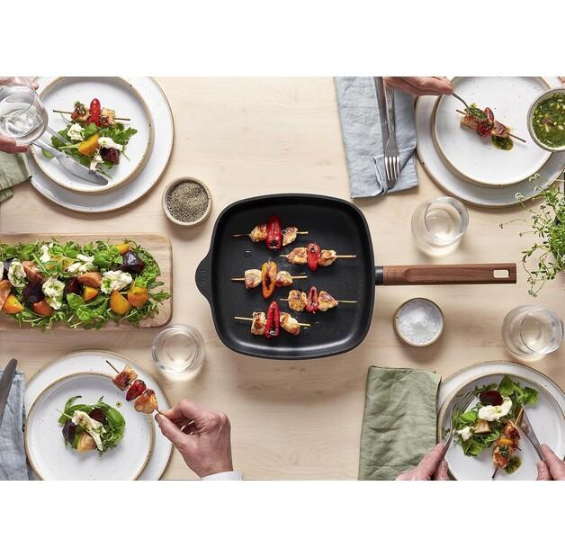 Сковорода чугунная Woll Eco Logic QXR индукционная 24 см, деревянная ручка (724WLCI-Q)