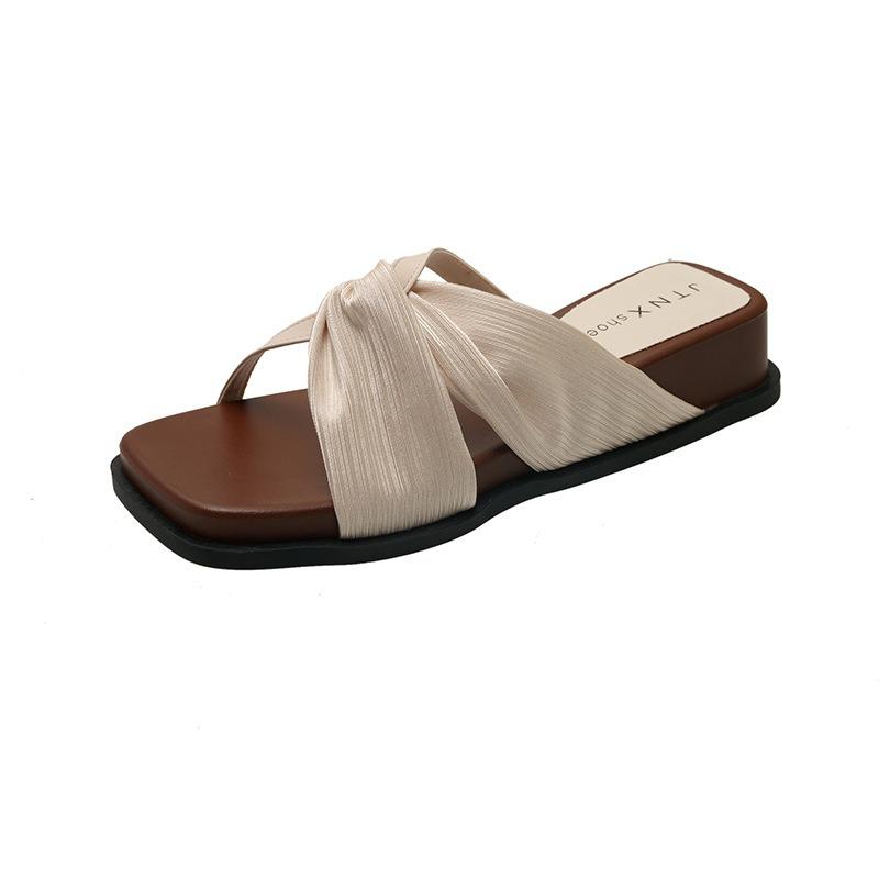 New Flat Shoes Slippers One-line Beach Shoes and Sandals