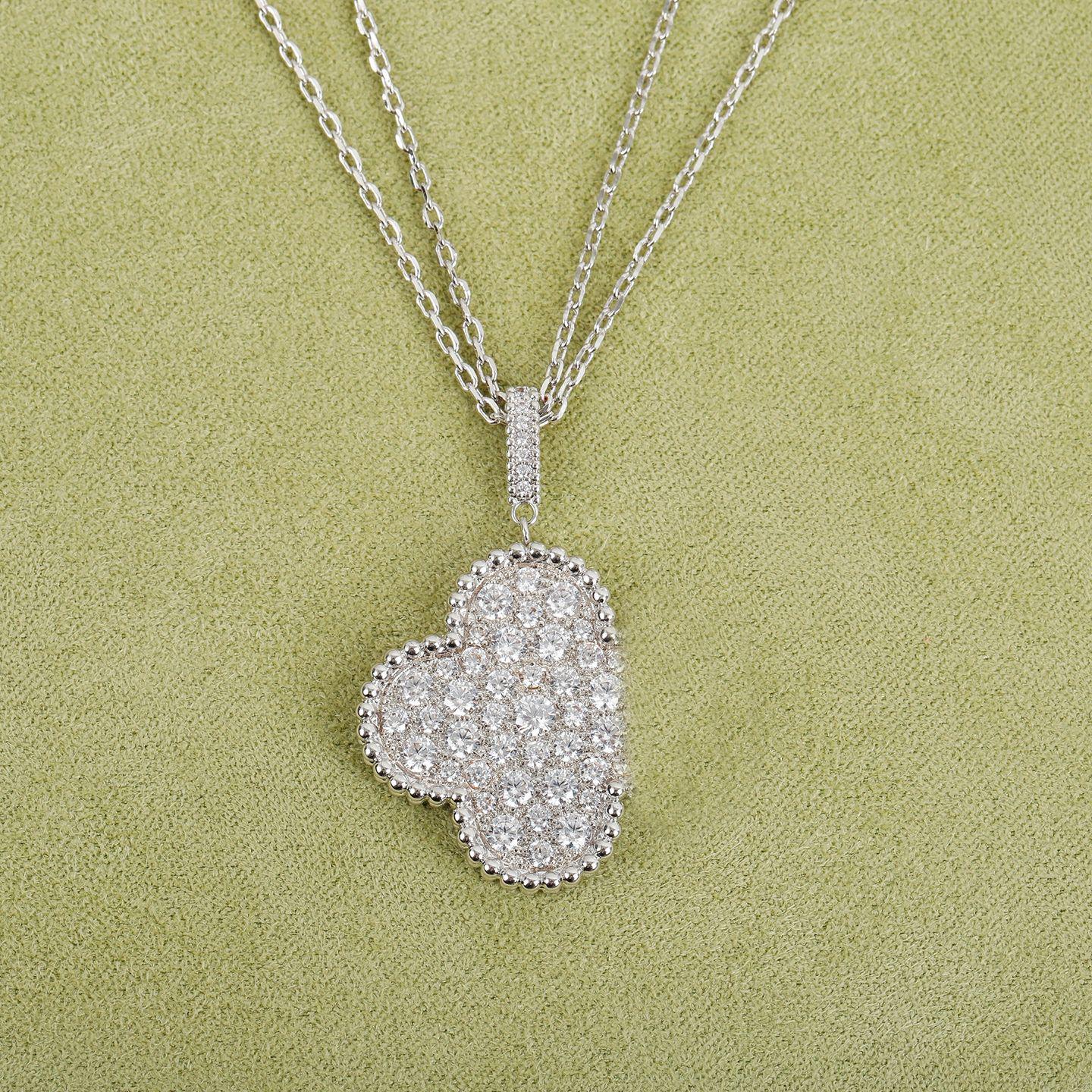 

Large Flower Clover Necklace for Women – Elegant, Versatile, Luxurious, and Shiny Diamond Design on a Long Sweater Chain. Gold-plated серебряный