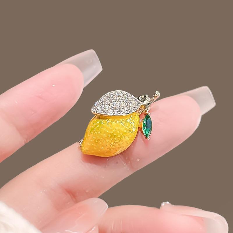 Lovely Fruit Brooches for Women Men Fashion Lemon Pin Office Party Casual Accessory Jewelry Gift