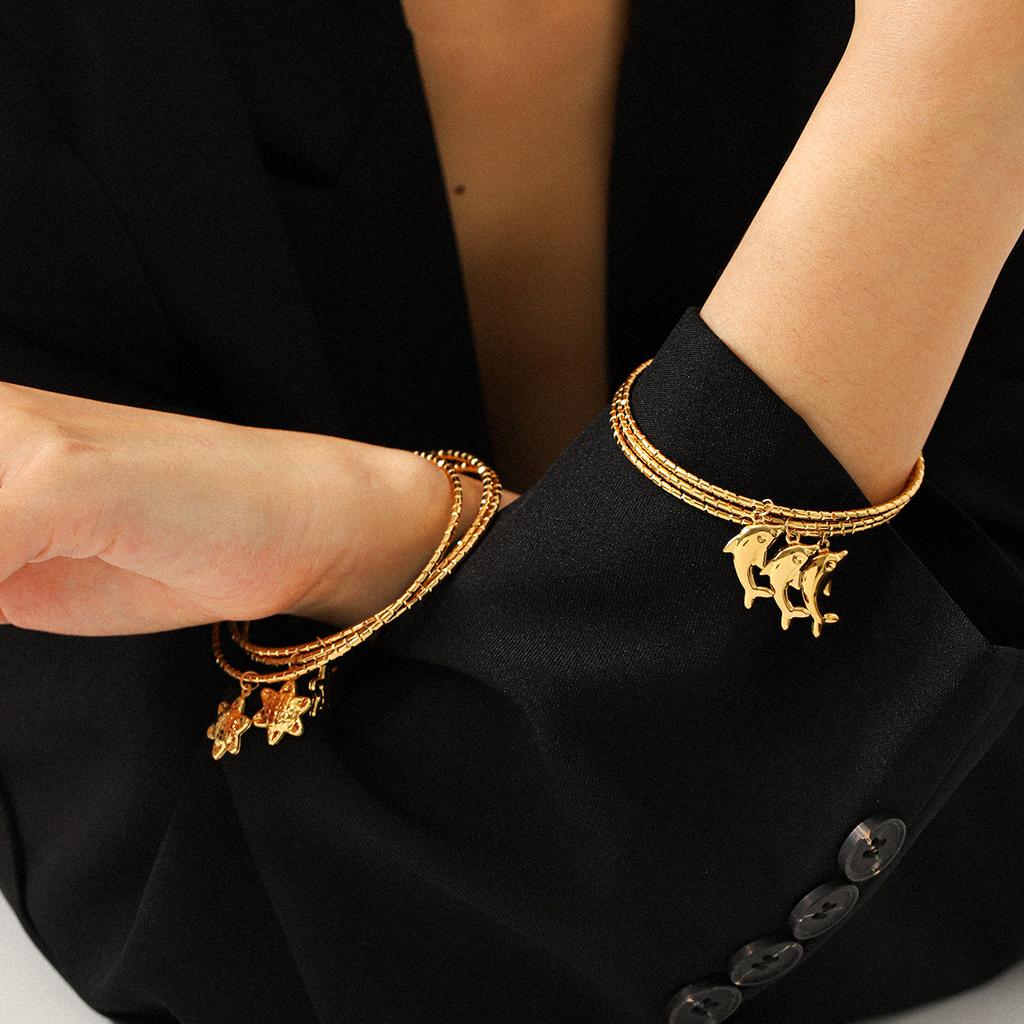 Neues 18K Gold Dreiteiliges Set Sonnenblume Delfin Anhänger Armband für Damen, Modisch und Hochwertig