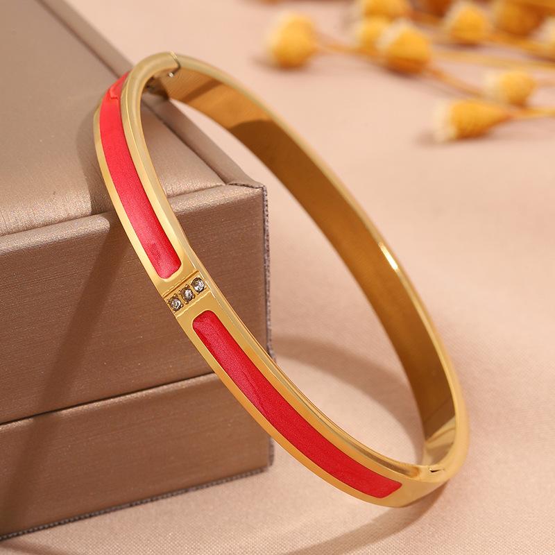 Hot-selling titanium steel bracelet, girls' high-end sense of fashion, popular light luxury in Europe and the United States, Gypsy star love diamond