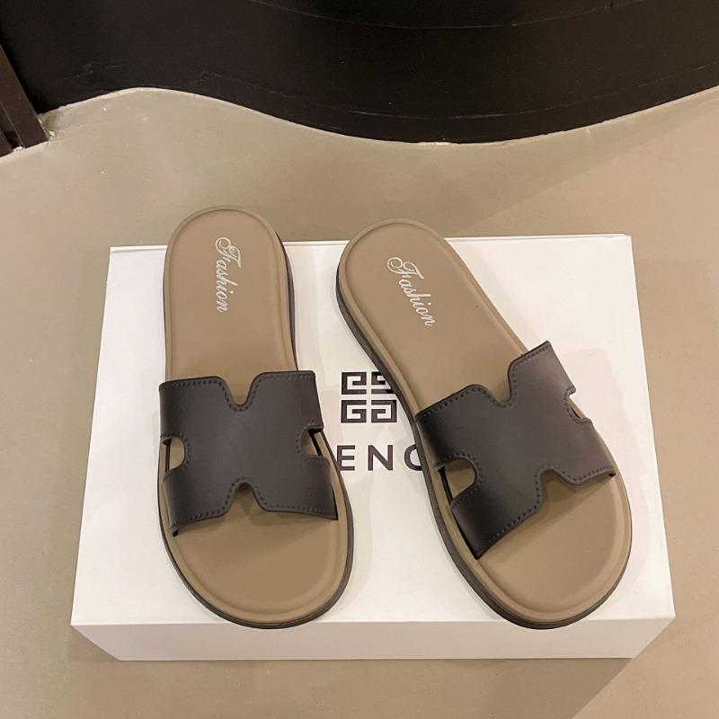 Flat-bottomed Slippers for Women's Outer Wear Summer New High-end Soft-bottomed Retro Beach Beautiful One-word Small Cool Slippers