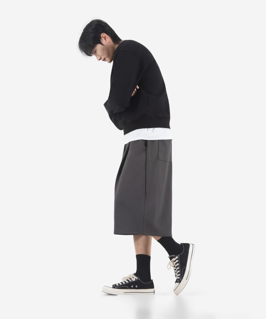 Beokeuldaun Comfort One-Pleat Long Wide Bermuda Sweatpants (Charcoal)