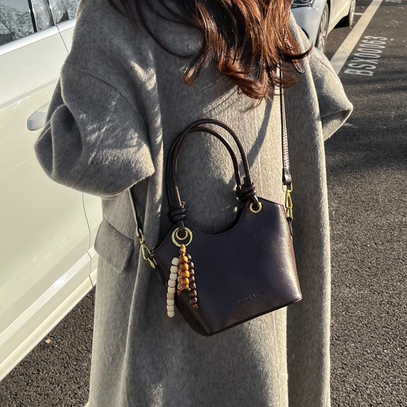 Korean Version of Retro Soft Leather Hand Bucket Bag 2025 New High-end Shoulder Messenger Bag Fashionable Commuter Bag Women