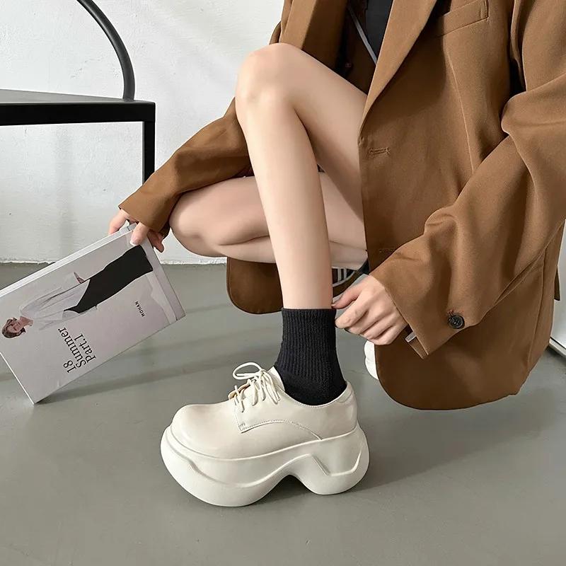 Осенние женские массивные кроссовки — фото 3