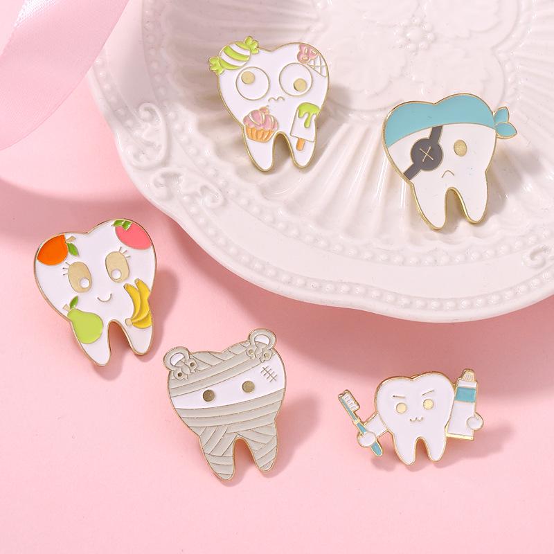 Versatile Cartoon Love Teeth Fun Badge: Quirky, Creative, and Exquisite Small Accessories for Clothing and Bags.