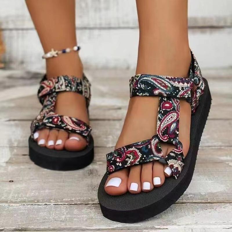 Spot Sommer Neu Dicke Sohle Farbkombination Klettverschluss Europäischer und Amerikanischer Berühmter Stil Strand Sandalen Damen