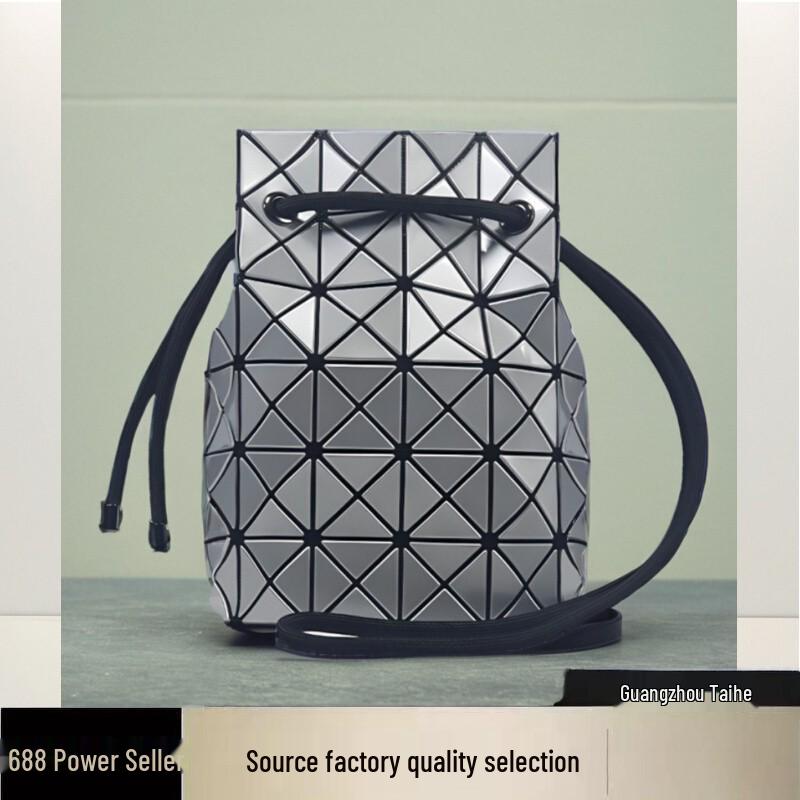 

Otaku Life Diamond Pattern Versatile Drawstring Bag - Handheld, Shoulder, Crossbody Options for Women 22*22.5cm