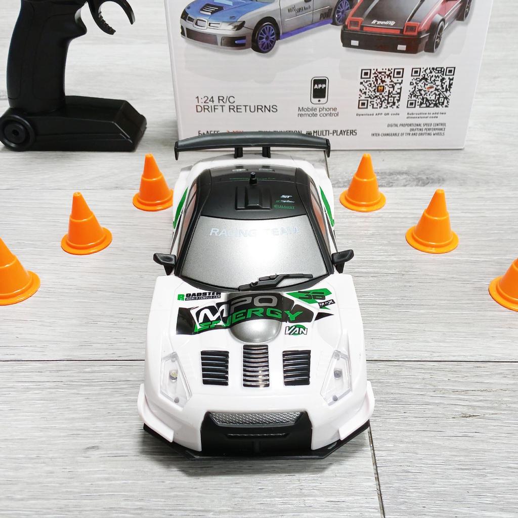Cross1:24 RC Four-Wheel Drive High-Speed Electric Drifting Supercar Toy.