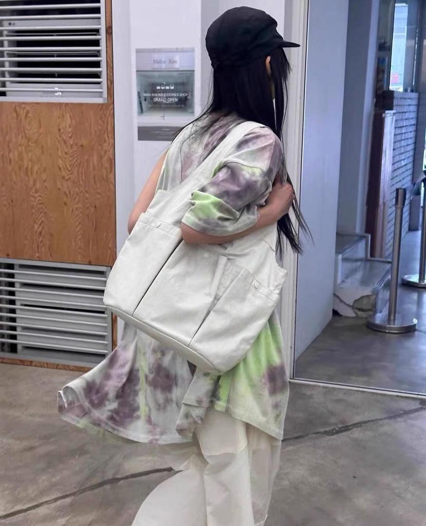 Plisowana torba tote w stylu koreańskim z wieloma kieszeniami od Matin Kim