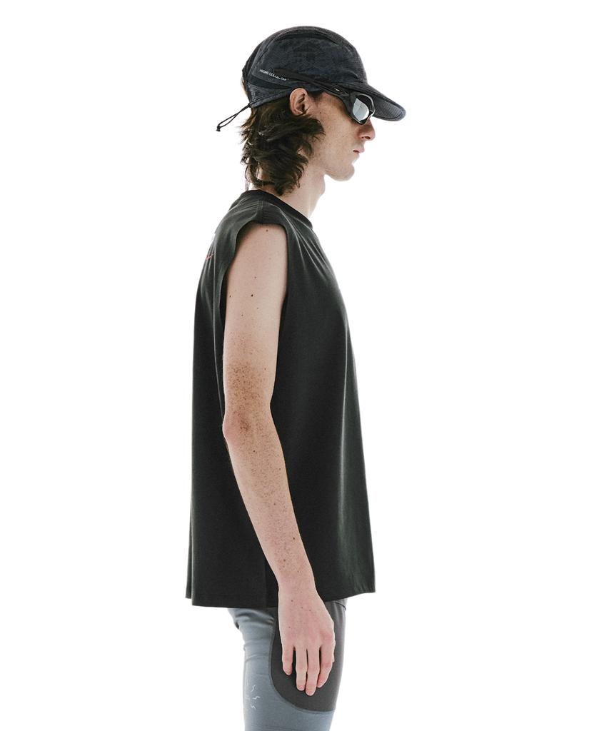 Koldeuwom Gallop Graphic Sleeveless (Black)