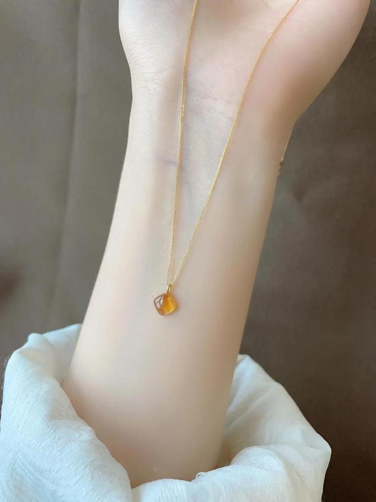 Pink Square Bean Necklace for Women - High-End, Everyday Versatile Choker, Skin-Brightening, Perfect Gift for Girlfriend.