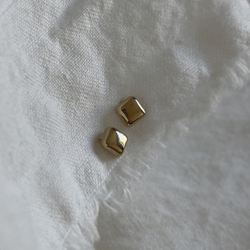 

Faye 14k Cube earrings Rose Gold
