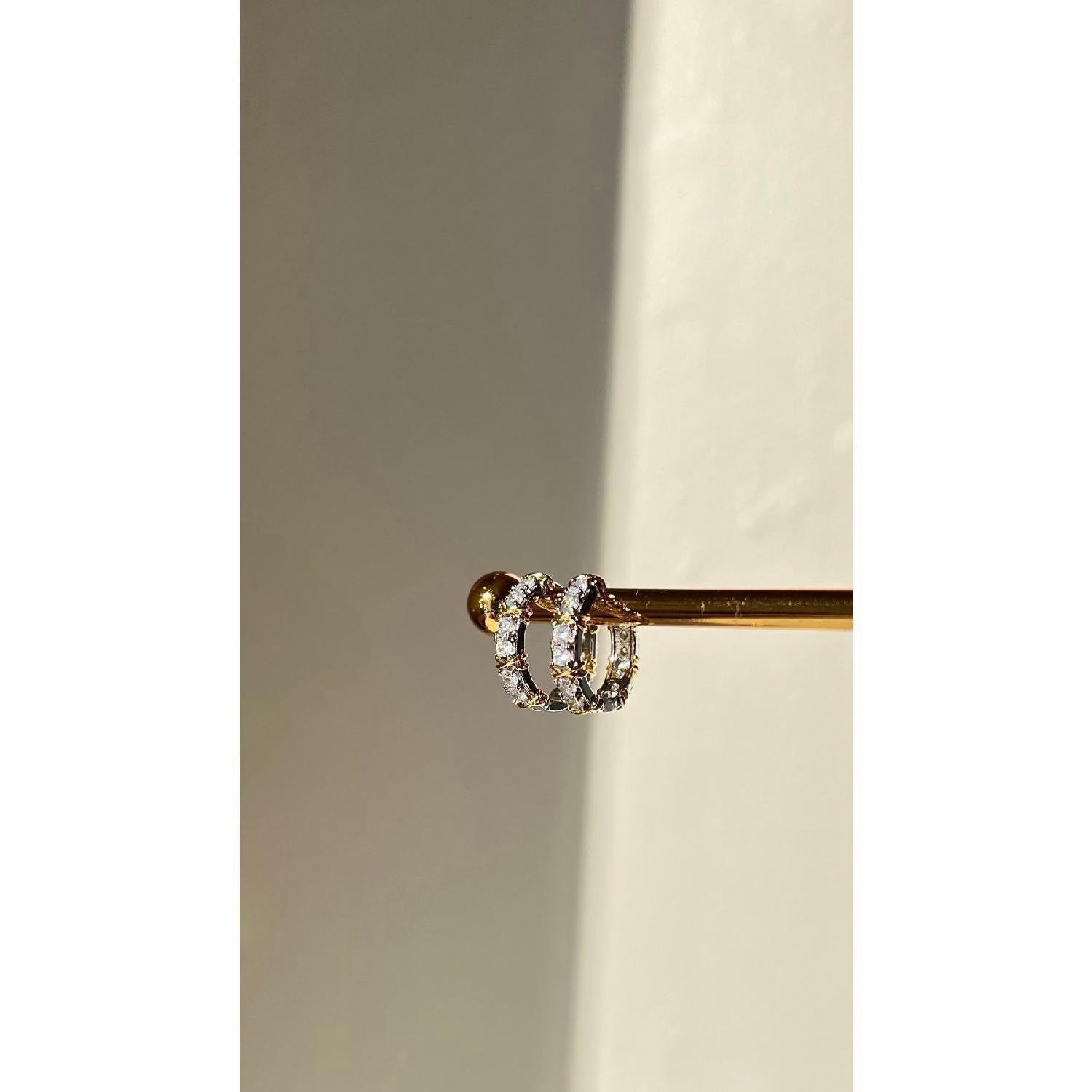 

Серьги из стали с камнем Xoxo и цирконом серебряный